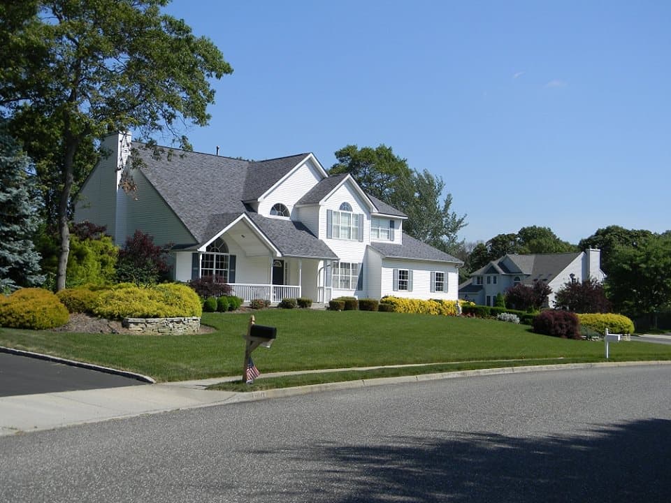 Long Island Realtor Larry McKenna ad: Long Island Realtor Larry McKenna