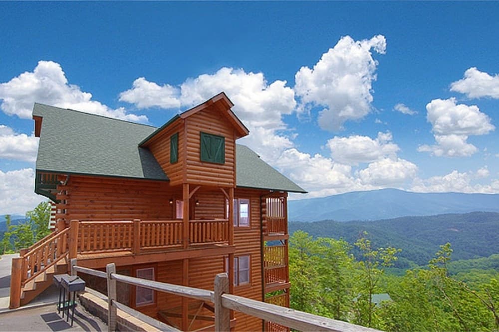 Visit My Smokies ad: Overnight vacation rental cabins in Pigeon Forge,TN